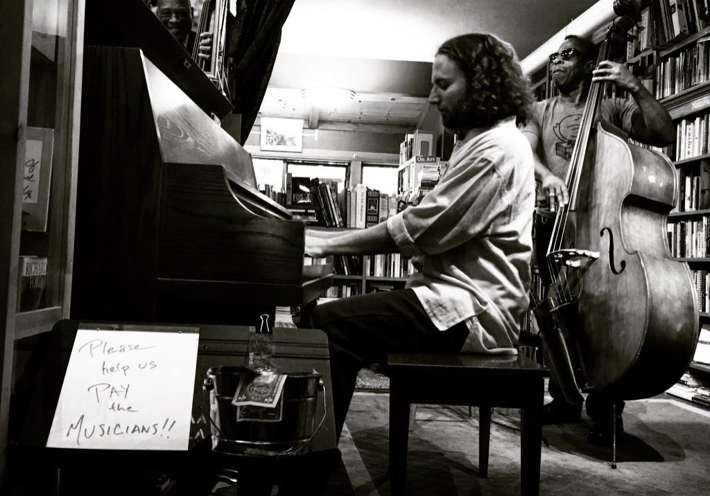 Grant Levin and Charles Thomas - photo by Loridel Grant Levin - Charles Thomas duo at Bird & Beckett - 8-13-16. Photo by Loridel Hardy