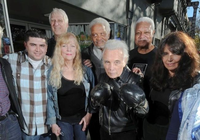 That's Floyd in the center, with the gloves on (click on the pic to enlarge the image) - - flanked by Claire on the right and Sharon on the left. John Curl behind Sharon - - Kirk Lumpkin over on the left... plus a few other rogues you might recognize.