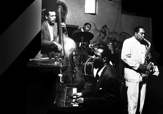 Bassist Charles Mingus (1922 - 1979), drummer Roy Haynes, pianist Thelonious Monk (1917 - 1982) and saxophonist Charlie Parker (1920 - 1955) perform at the Open Door, New York, New York, September 13, 1953. (Photo by Bob Parent/Getty Images)
